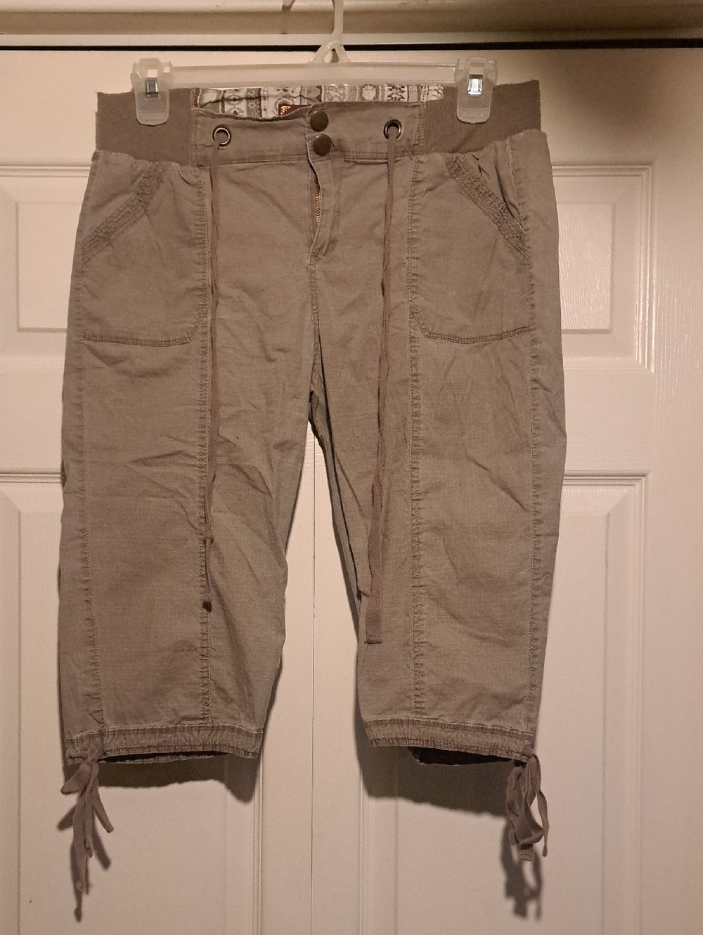 πLadies Casual Taupe Drawstring Light Brown Capris